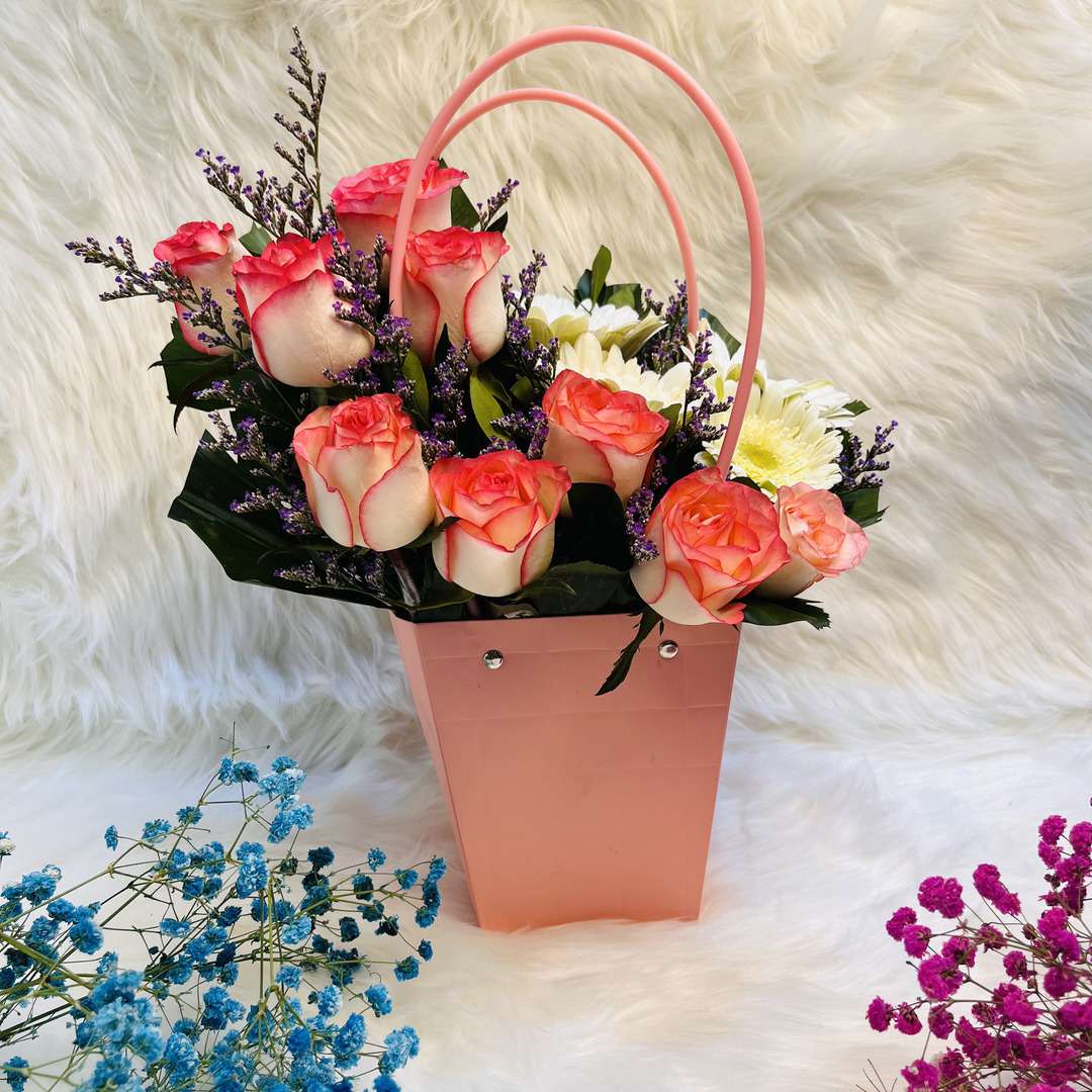 Elegant Pink Rose & White Gerbera in Handy Pink Gift Box
