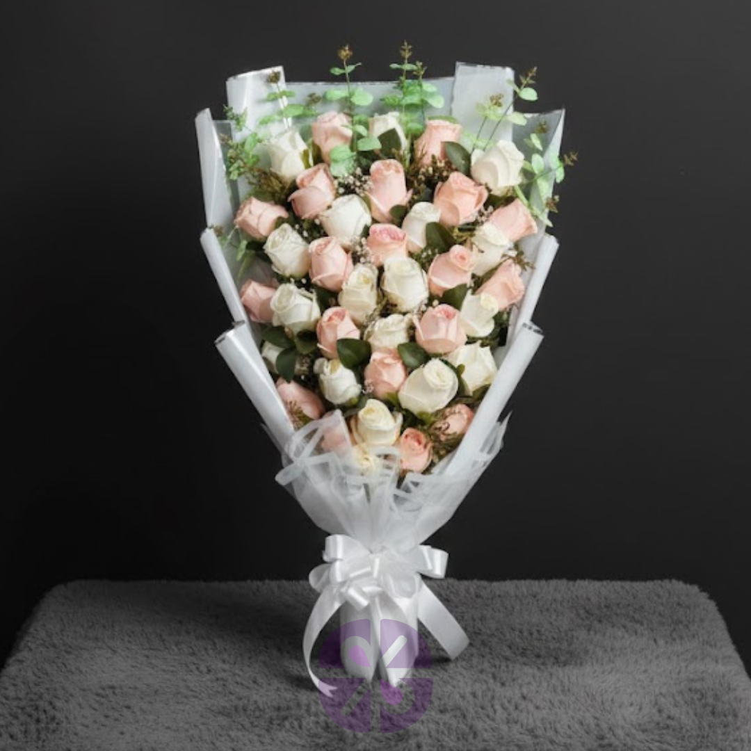 Artificial Off-White & Shade Pink Rose Hand Bouquet