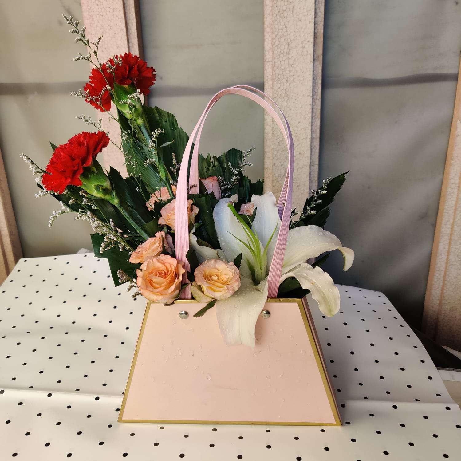 Deluxe Multi-Tone Flower Gift Bag Carnation, Lily & Shade Pink Rose