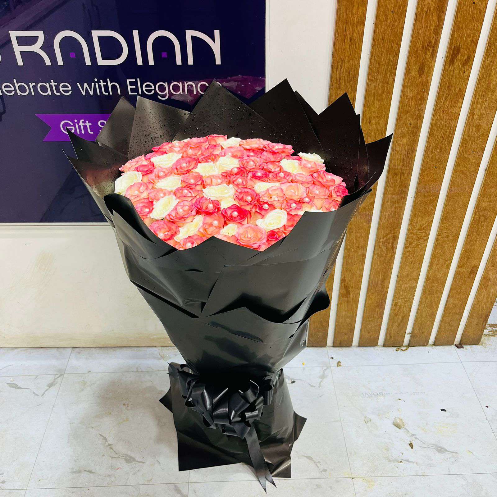 100 Pink & White Rose Bouquet – Premium Valentine Love Arrangement